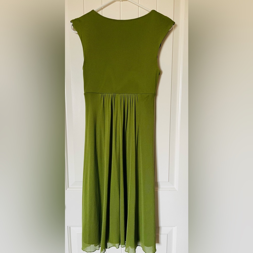 Olive green dress, empire cut, sleeveless, knee-length